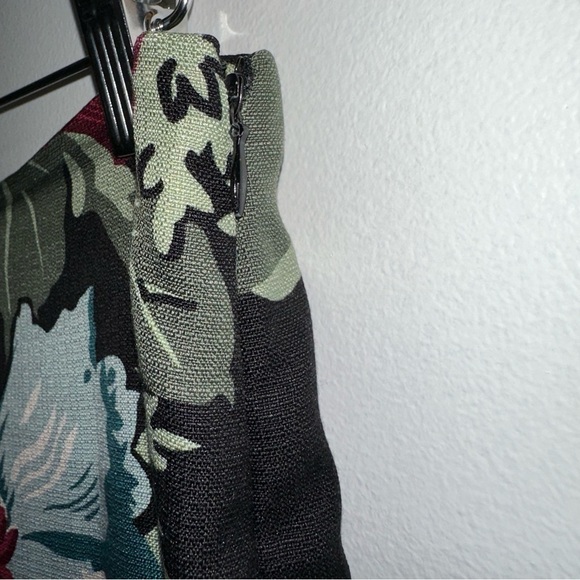 Tommy Bahama Women's Black Floral 100% Silk Cropped Pants Size 10 - Picture 4 of 9